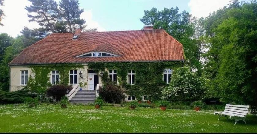 Hotel Im Park Sorkwity Buitenkant foto