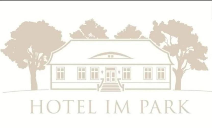 Hotel Im Park Sorkwity Buitenkant foto
