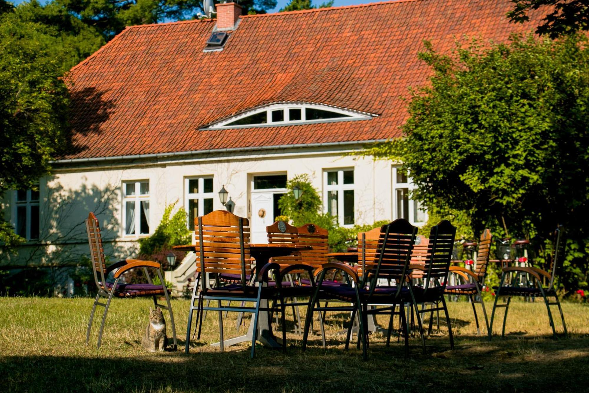 Hotel Im Park Sorkwity Buitenkant foto